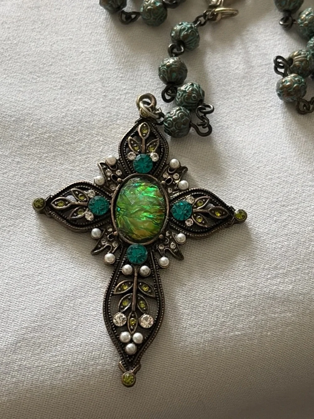 Vintage-Inspired Green metal beads Emerald Cross Pendant Necklace